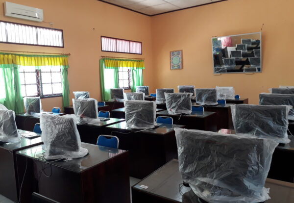 computers-covered-with-plastic-office